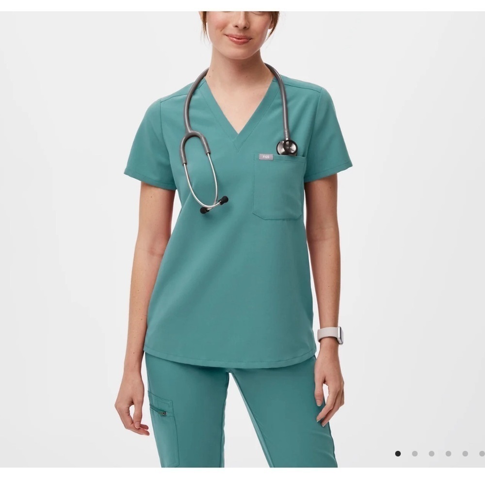FIGS Caterina 1 Pocket Scrub Top